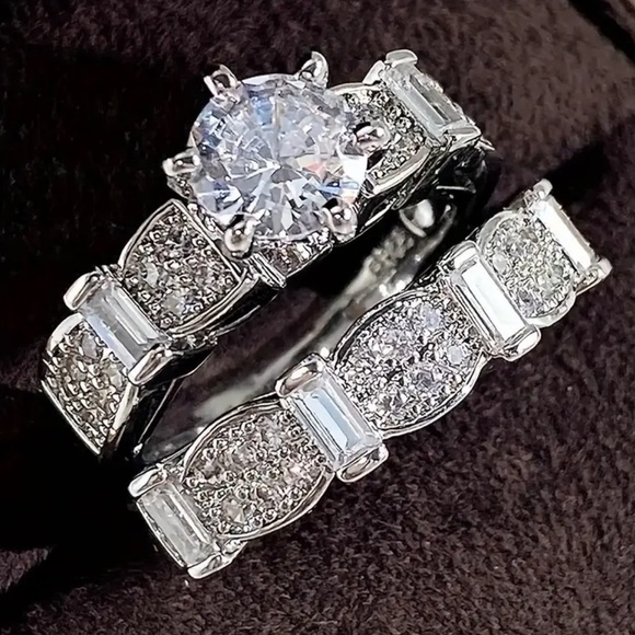 Anthropologie Jewelry - Elegant Silver Women's Ring Set. (Box not included).